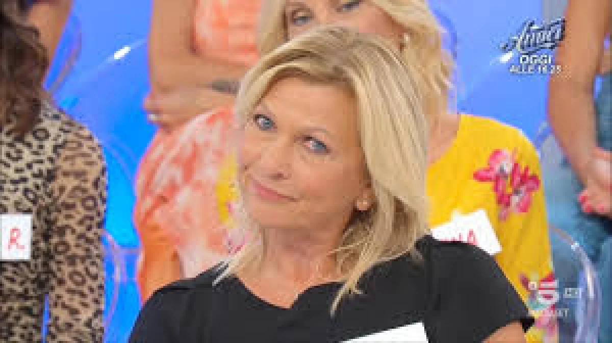 Uomini e Donne, anticipazioni del 17 novembre 2025: baci, litigi e un clamoroso ribaltone nel trono classico